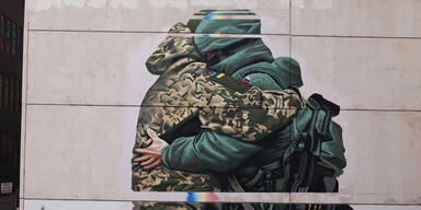 Russisch-ukrainische Umarmung: Empörung über Mural in Melbourne