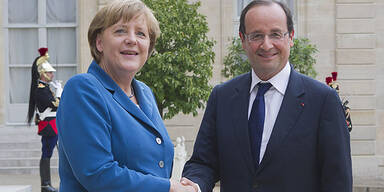 Merkel 1. Mal bei Hollande im Elysee-Palast
