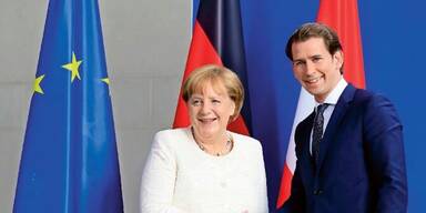 Kurz mit Abschiedsgeschenk an Merkel