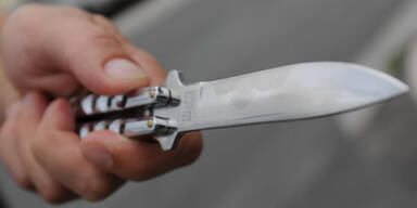 Streit in Lokal: 23-Jähriger zückt Messer