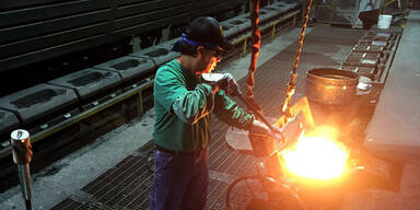 Metaller fordern 4 % mehr Lohn und Gehalt