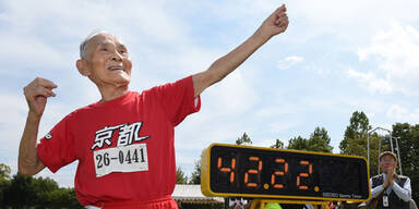 105-Jähriger stellt neuen 100m-Weltrekord auf