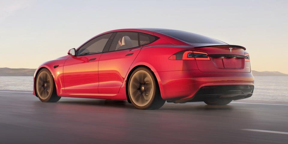 Model S/X: Bis zu 1.100 PS, 840 km Reichweite & KITT-Lenkrad