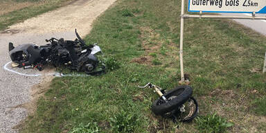 Zwei Motorradfahrer bei Horror-Crash getötet