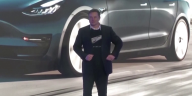 Musk gibt Produktionsstart von Tesla-Sattelschlepper bekannt.png