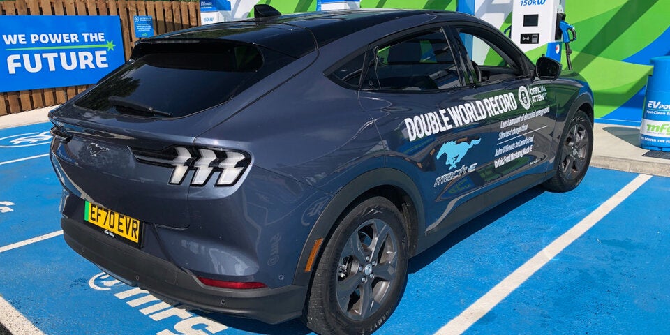 Mustang Mach-E schafft Reichweitenrekord