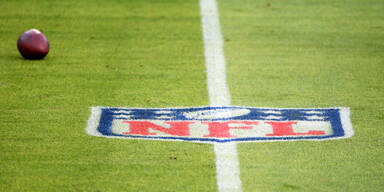 NFL-Logo auf dem Stadionrasen