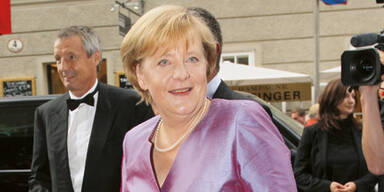 Merkel in Lila-Robe aus 2008