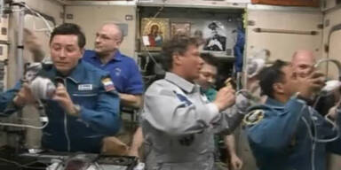 Russische Kapsel dockt an ISS-Raumstation an