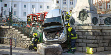 Oberösterreich: 84-Jähriger verwechselt Gas mit Bremse und stürzt ab