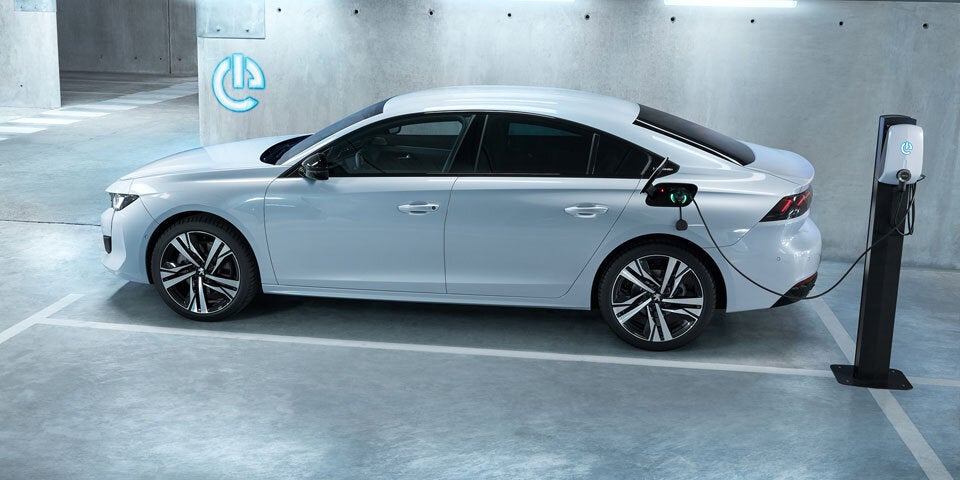 Das kosten Peugeots neue Plug-in-Hybrid-Autos