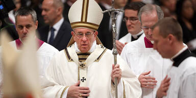 Papst ermahnt Gläubige in Christmette