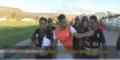 Fußballspieler während Partie verhaftet