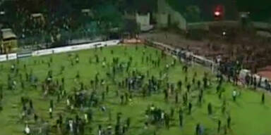 Der Platzsturm im Stadion von Kairo