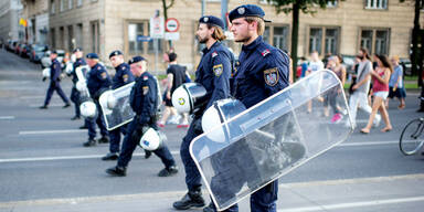 Alarm:  Polizei  vor Pleite