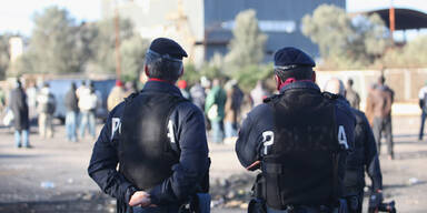 Nach Messerstich: Polizist erschoss Migranten