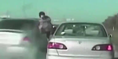 Polizist beinahe von rasendem Auto erfasst
