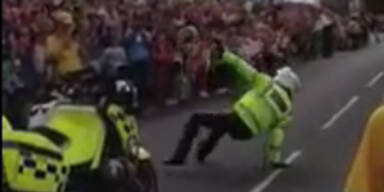 Polizisten-Breakdance auf offener Straße