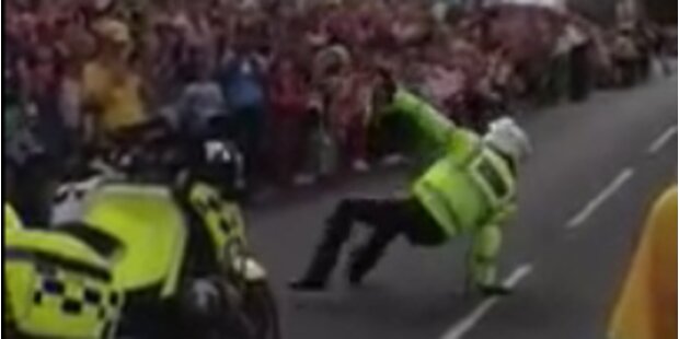 Polizisten-Breakdance auf offener Straße