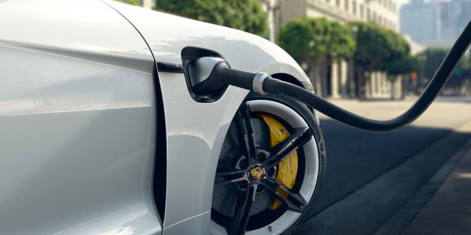 Porsche bringt erste Taycans auf Facelift-Niveau