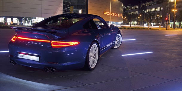 Porsche baut 911er im Facebook-Look