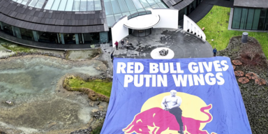 Protestaktion bei Red-Bull-Hauptsitz in Fuschl am See.png