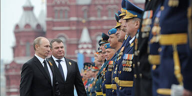 Putin bei Mega-Militärparade