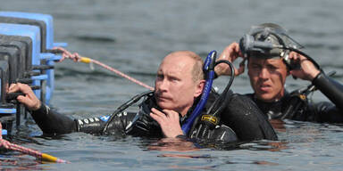 Putin holt antike Vasen vom Meeresgrund