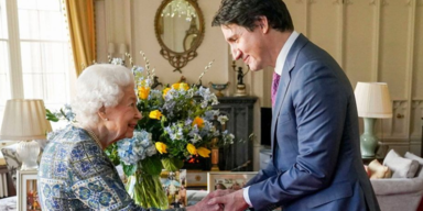 Queen Elizabeth und Trudeau - Treffen nach Corona-Infektion