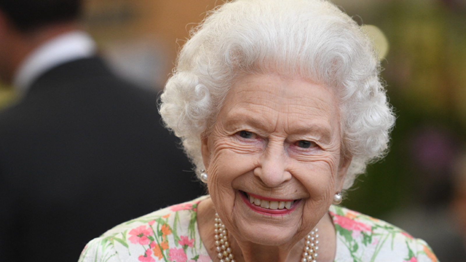 Queen Scherzt Beim Familienfoto Am G Gipfel Stars