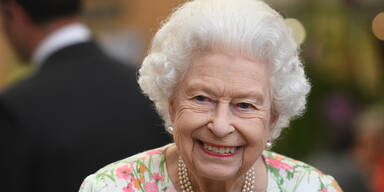 Queen scherzt beim Familienfoto am G7-Gipfel