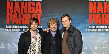 Reinhold Messner mit Schauspielern des Films