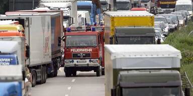 Brennerautobahn : Fahrzeugbrand wurde zu schwieriger Aufgabe