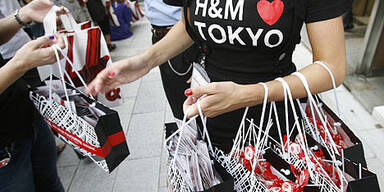 2000 Menschen versuchten H&M zu stürmen