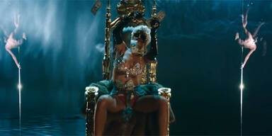 Rihanna versext YouTube mit "Pour It Up"