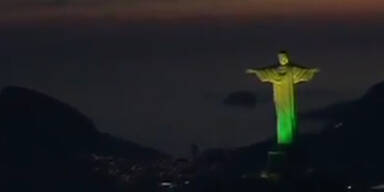 Lichtspektakel: Jesus Statue in Rio beleuchtet