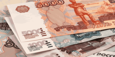 Russland will eine Null auf Rubel-Scheinen löschen