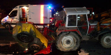 Pkw-Lenker nach Unfall eine Stunde eingeklemmt