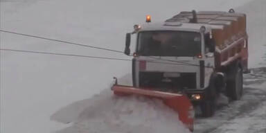 Schneesturm legt Moskaus Verkehr lahm