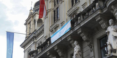 Kopie von Kopie von Am Grazer Rathaus hängt zum Zeichen der Solidarität eine israelische Flagge