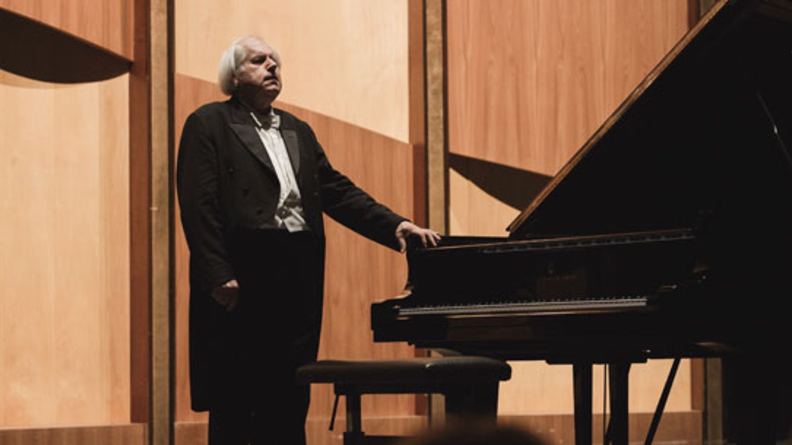 Sokolov glänzte mit Schubert und Beethoven stars24