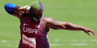 US-Kugelstoßerin Raven Saunders mit einer "Hulk"-Maske bei Olympia