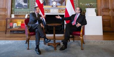 Alexander Schallenberg gemeinsam mit britischen Außenminister David Cameron