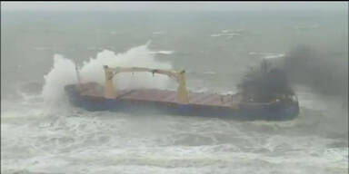 Türkische Küste: Schiff sinkt in Sturmflut
