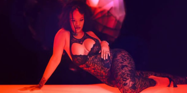 Rihanna in sexy Dessous
