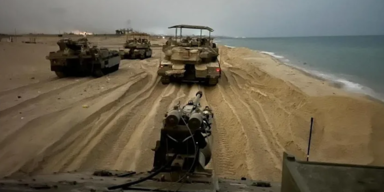 Bodentruppen Israels rücken entlang der Küstenstraße von Norden kommend im Gazastreifen vor
