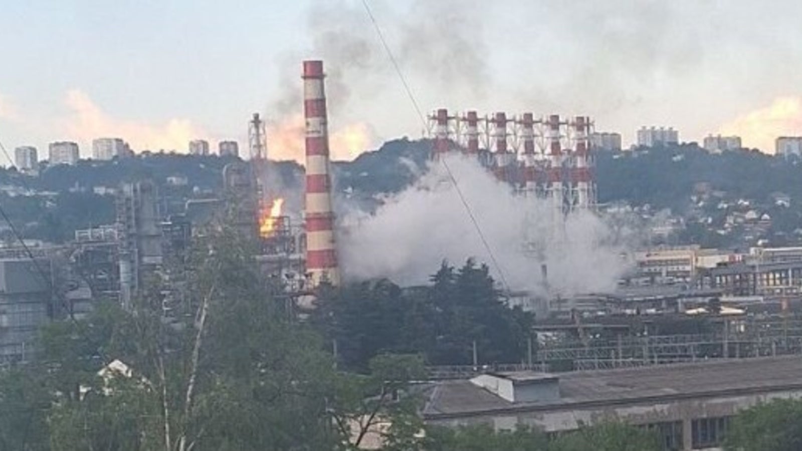 "Katastrophe" In Der Ukraine! Nächtlicher Angriff: Ölraffinerie In Slawjansk Na Kubani Steht In Flammen – Die Neuesten Entwicklungen! - 928r6m8