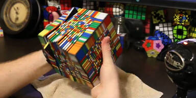 Nach 7 Stunden: XXL-Rubik Würfel gelöst