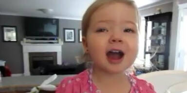 Zweijährige singt Song von Adele