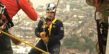 Prinz Andrew klettert für guten Zweck